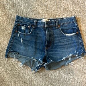 EUC. Abercrombie & Fitch Mid Rise mom shorts